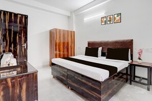 Escritorio y ropa de cama 