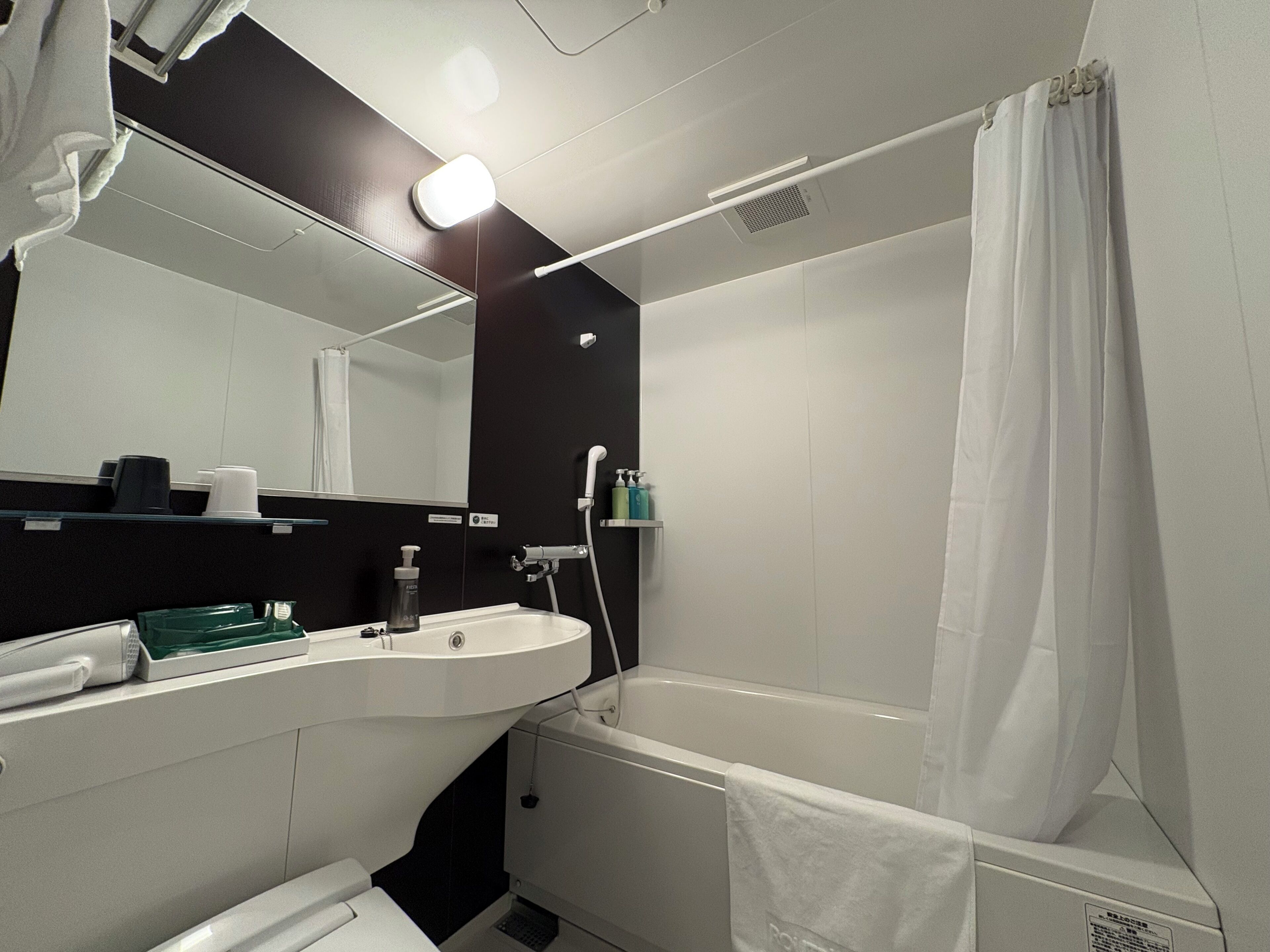 Combined shower/tub, free toiletries, hair dryer, slippers