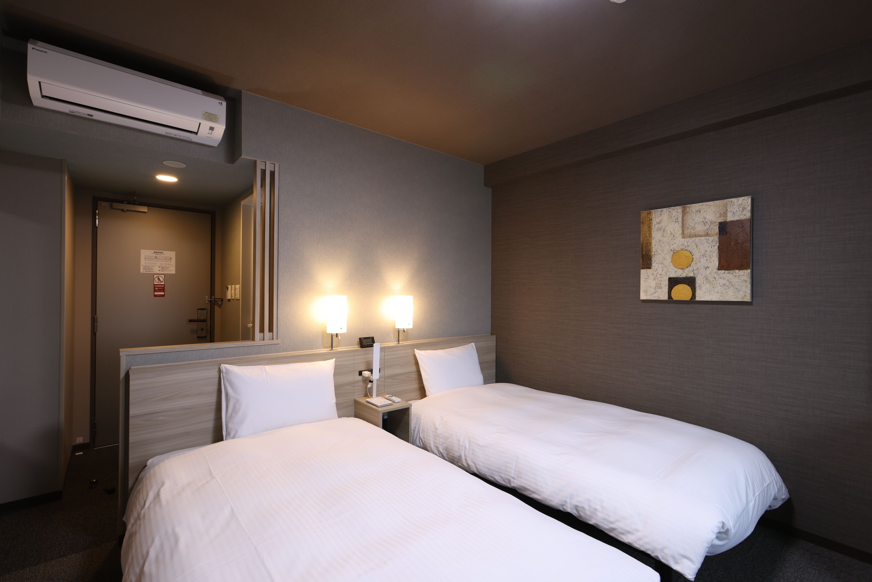 Laptop workspace, blackout drapes, iron/ironing board, free WiFi
