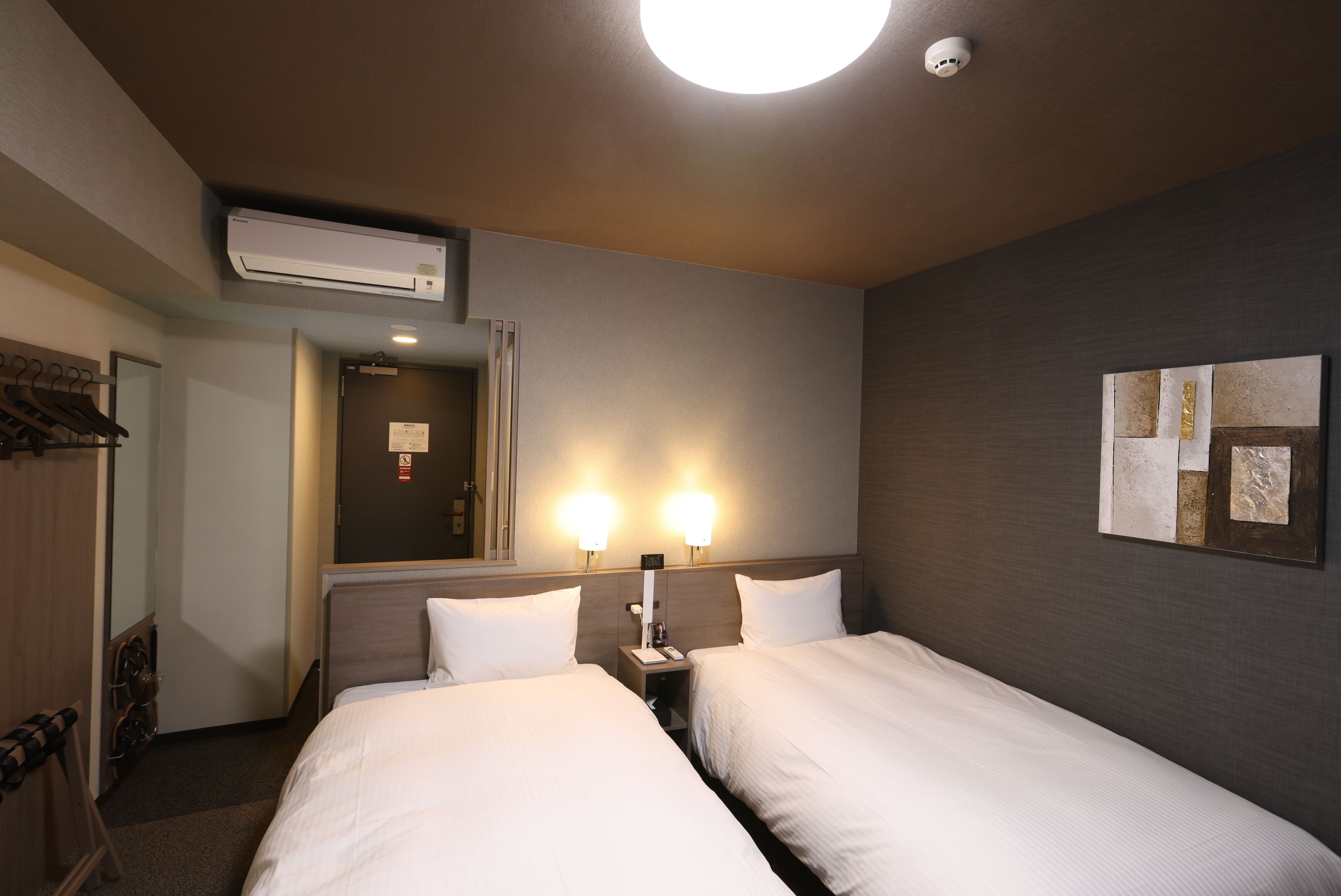 Comfort Twin Room, Non Smoking | Laptop workspace, blackout drapes, iron/ironing board, free WiFi
