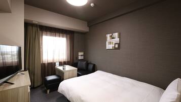 Laptop workspace, blackout curtains, iron/ironing board, free WiFi