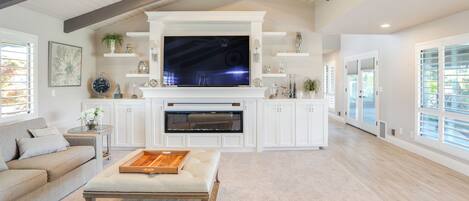 TV, fireplace