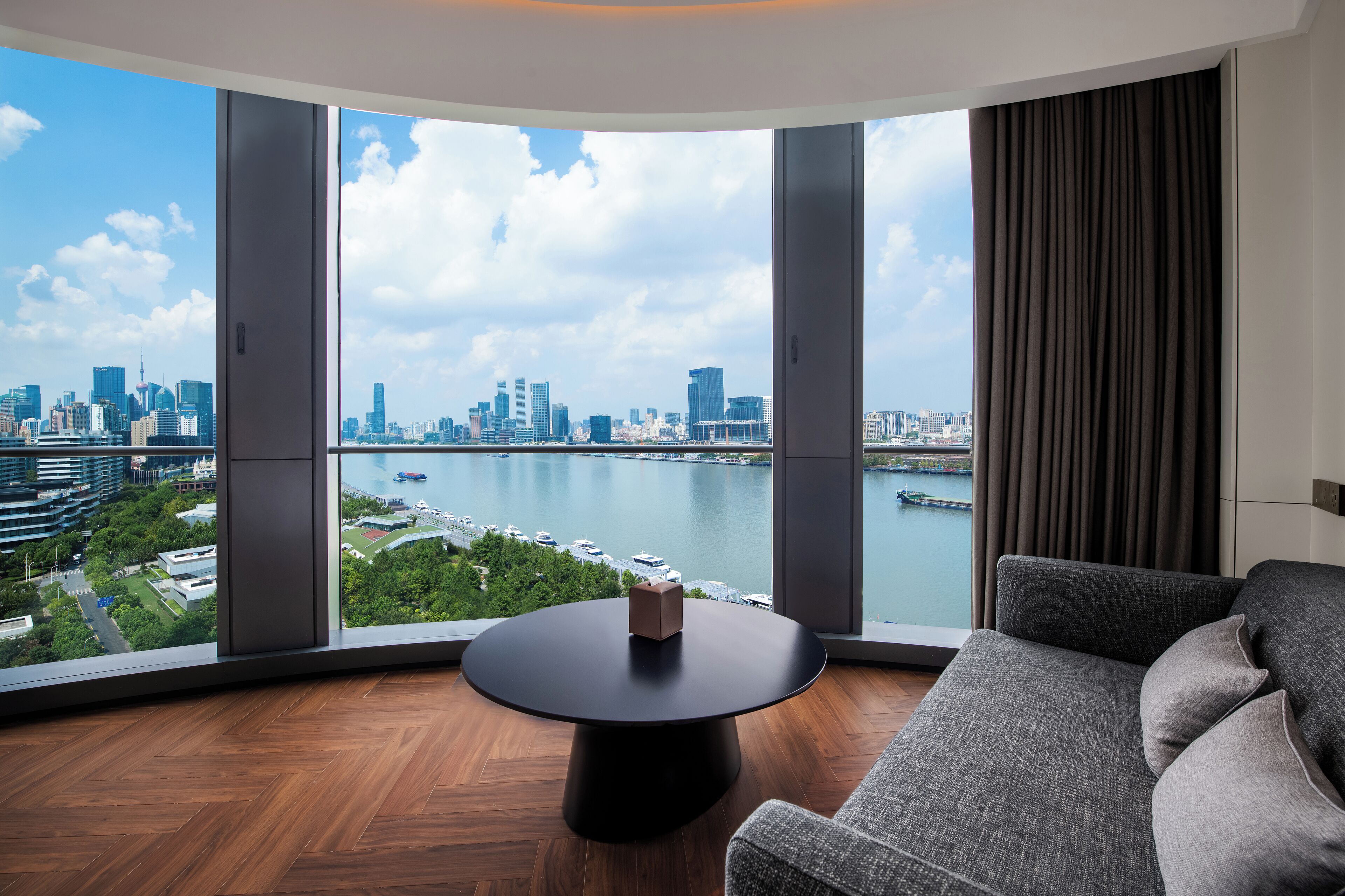 Executive suite | Luxe beddengoed, donsdekens, bedden met traagschuimmatrassen