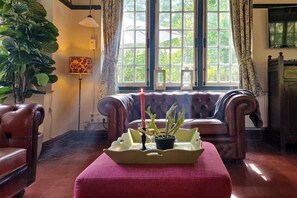 Smart TV, fireplace - Historic Romantic Pavilion Retreat for 4 (Ronzon (Rendeux))