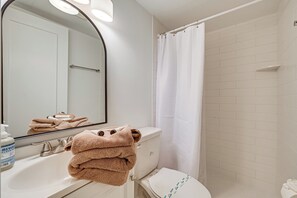 Towels - Poolside Fun, Ocean Strolls! Naples Beach Getaway (Naples)
