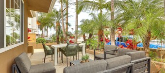 Shop, Dine, Walk to Ocean! San Clemente Retreat
