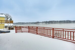 Property grounds - Lakefront Home w/ Views, 7 Mi to Dtwn Paw Paw (Paw Paw)