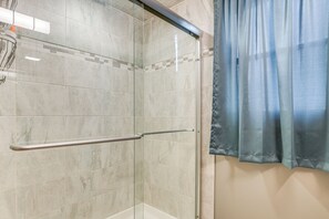 Hair dryer, towels - Lakefront Home w/ Views, 7 Mi to Dtwn Paw Paw (Paw Paw)