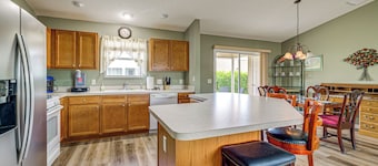 2 Mi to Lake Sumter Landing: Home in The Villages