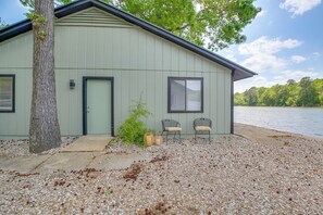 Exterior - Waterfront Couples Retreat in Hot Springs! (Hot Springs)