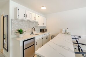 Fridge, microwave, coffee/tea maker, toaster - Waterfront Couples Retreat in Hot Springs! (Hot Springs)