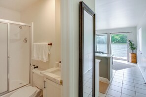 Bathroom - Waterfront Couples Retreat in Hot Springs! (Hot Springs)