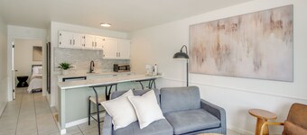 Waterfront Couples Retreat in Hot Springs!
