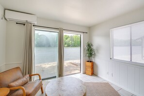 Interior - Waterfront Couples Retreat in Hot Springs! (Hot Springs)