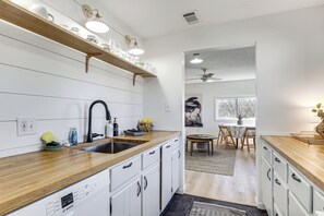 Refrigerador, microondas, parrilla de estufa y lavavajillas 