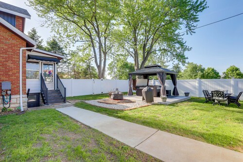 Hot Tub, Grill & Games! Family Getaway in St Louis
