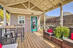 Outdoor dining - 3 Cabins on Lake Conroe: Fish, Swim & Explore! (Willis)