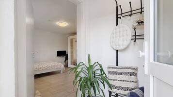 1 habitación, tabla de planchar con plancha, wifi y ropa de cama