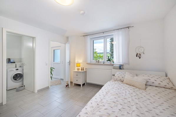 1 habitación, tabla de planchar con plancha, wifi y ropa de cama 