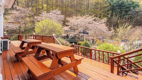 Basic Room, 5 Bedrooms (101+102+103 (Group)). Gapyeong Hue 910 Pension