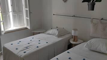 5 chambres, fer et planche à repasser, Wi-Fi, draps fournis