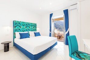 Căn hộ Deluxe, quang cảnh biển | Bàn, màn/rèm cản sáng, bàn ủi/dụng cụ ủi quần áo 