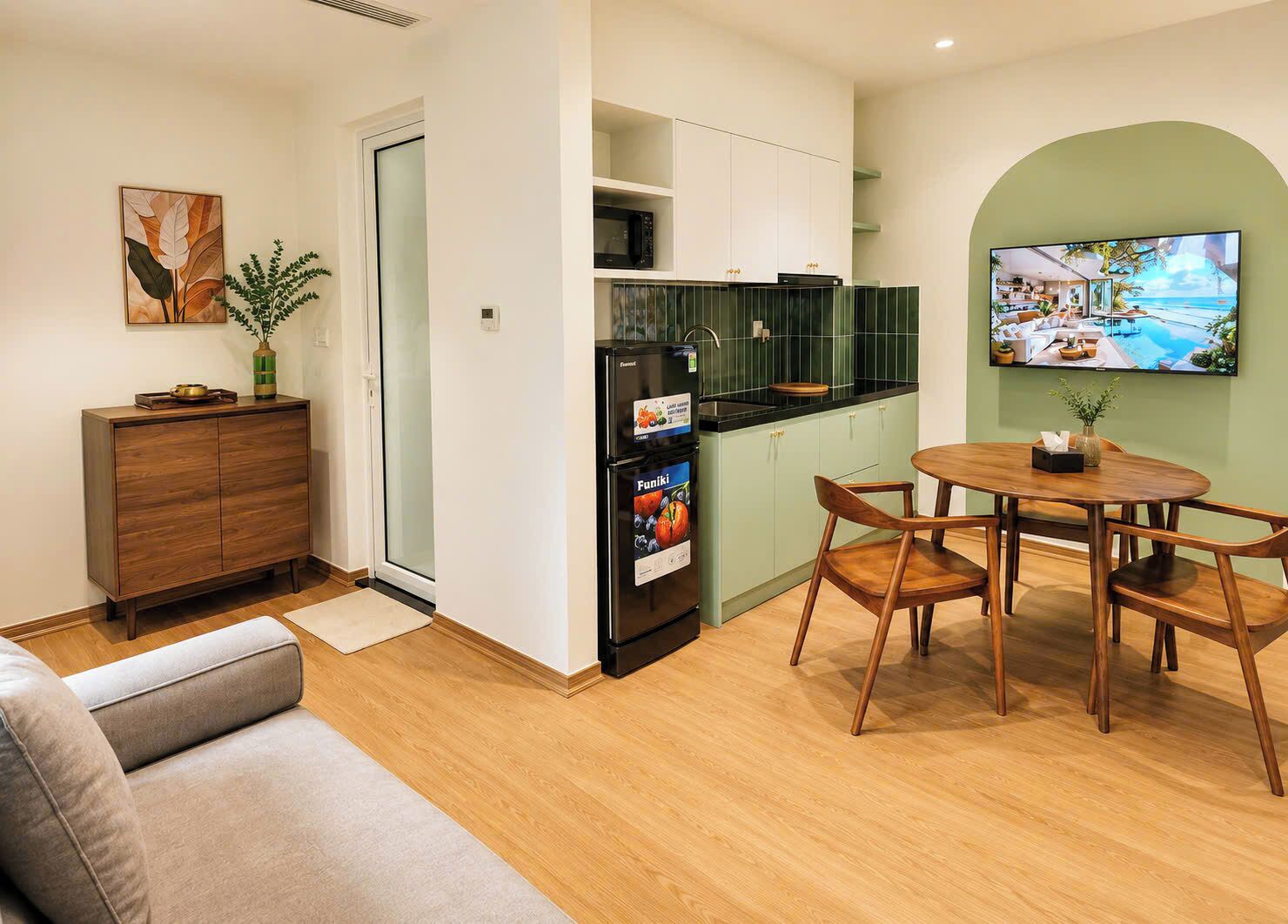 Deluxe Apartment, Balcony, Courtyard View | Living area
