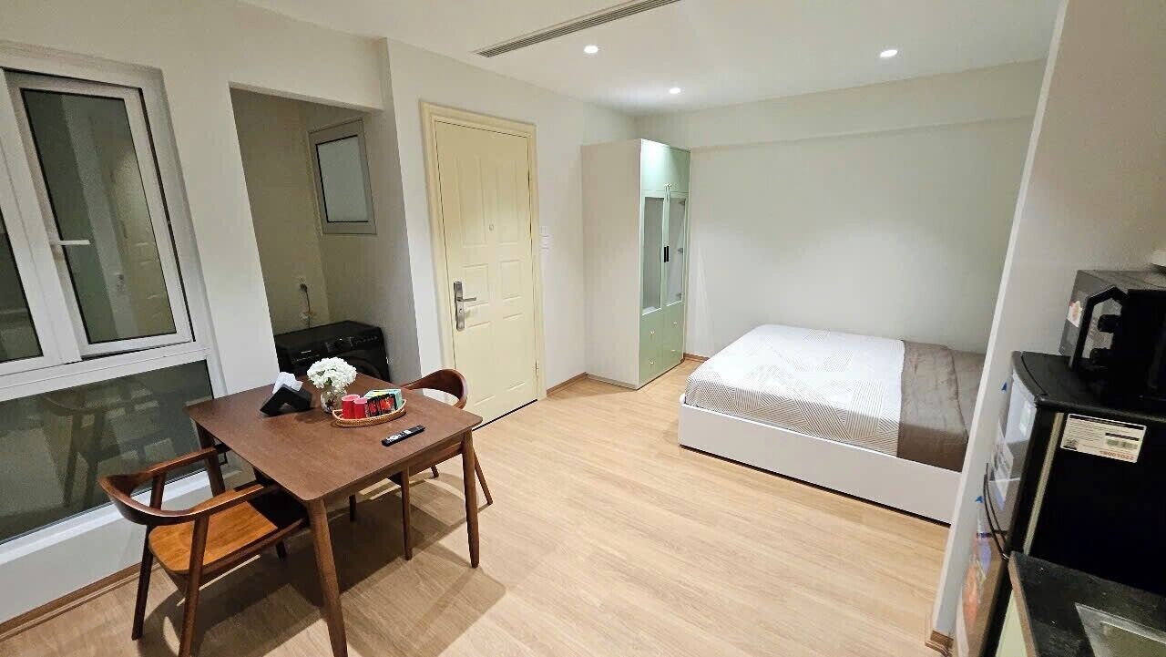Superior Studio | Desk, laptop workspace, free WiFi