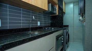 Comfort Apartment, City View | Private kitchen