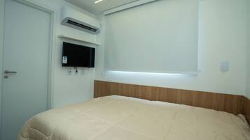 Apartamento conforto, vista para a cidade | Cortinas blackout, ferros/tábuas de passar roupa, Wi-Fi de cortesia