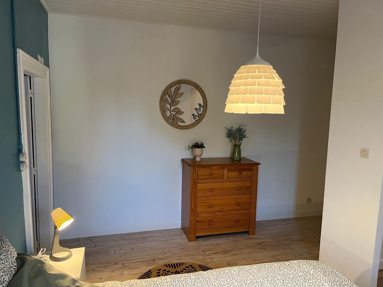 2 bedrooms, desk, iron/ironing board, travel cot