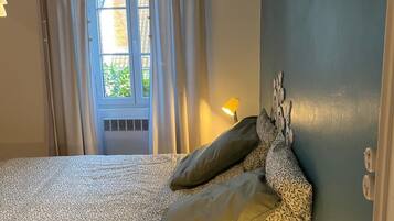 2 bedrooms, desk, iron/ironing board, travel cot