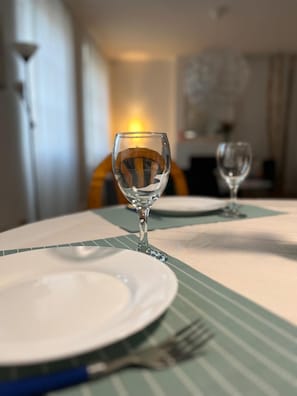 Dining - Cosy gite la maison bleue in vineyards and earth, near Epernay Reims (Chaltrait)