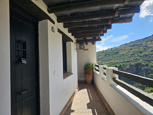 Apartment 'Your Ohanes Retreat' with Mountain Views, Balcony and Wi-Fi