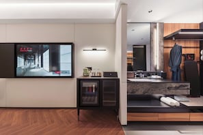 Deluxe Twin Room | Down duvets, memory-foam beds, minibar, desk