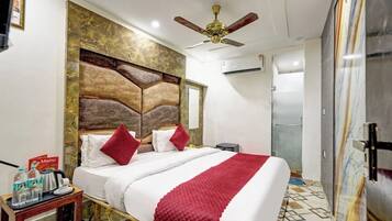 Desk, free WiFi, bed sheets