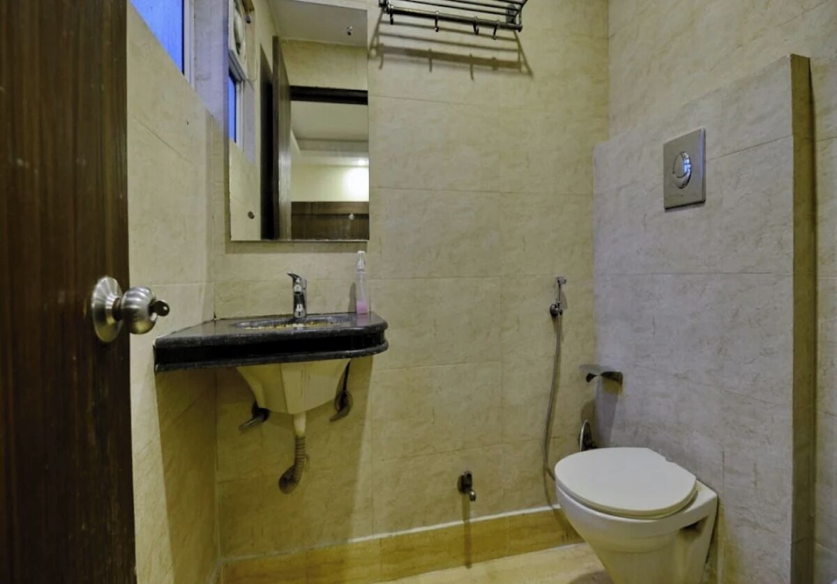 Deluxe Room | Bathroom | Shower, towels, soap, toilet paper