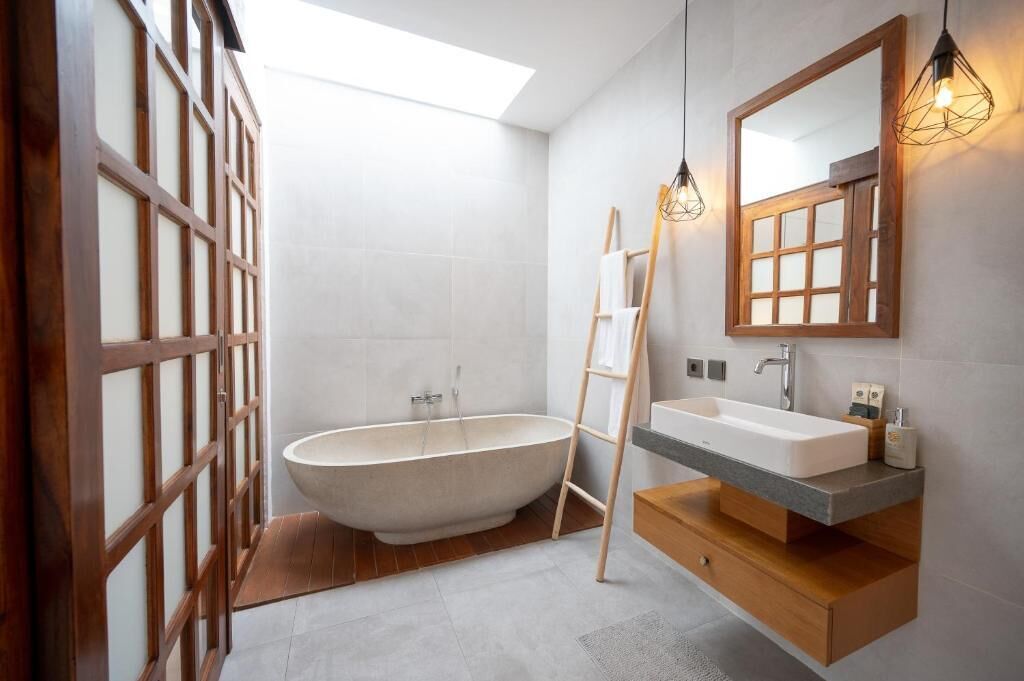 Villa, 2 chambres, balcon, vue sur la piscine | Salle de bain | Articles de toilette (gratuits), séchoir à cheveux, serviettes fournies