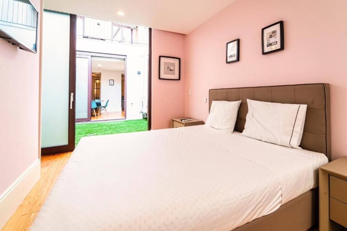 Apartamento Porto, 2 habitaciones, 2 baños, Patio