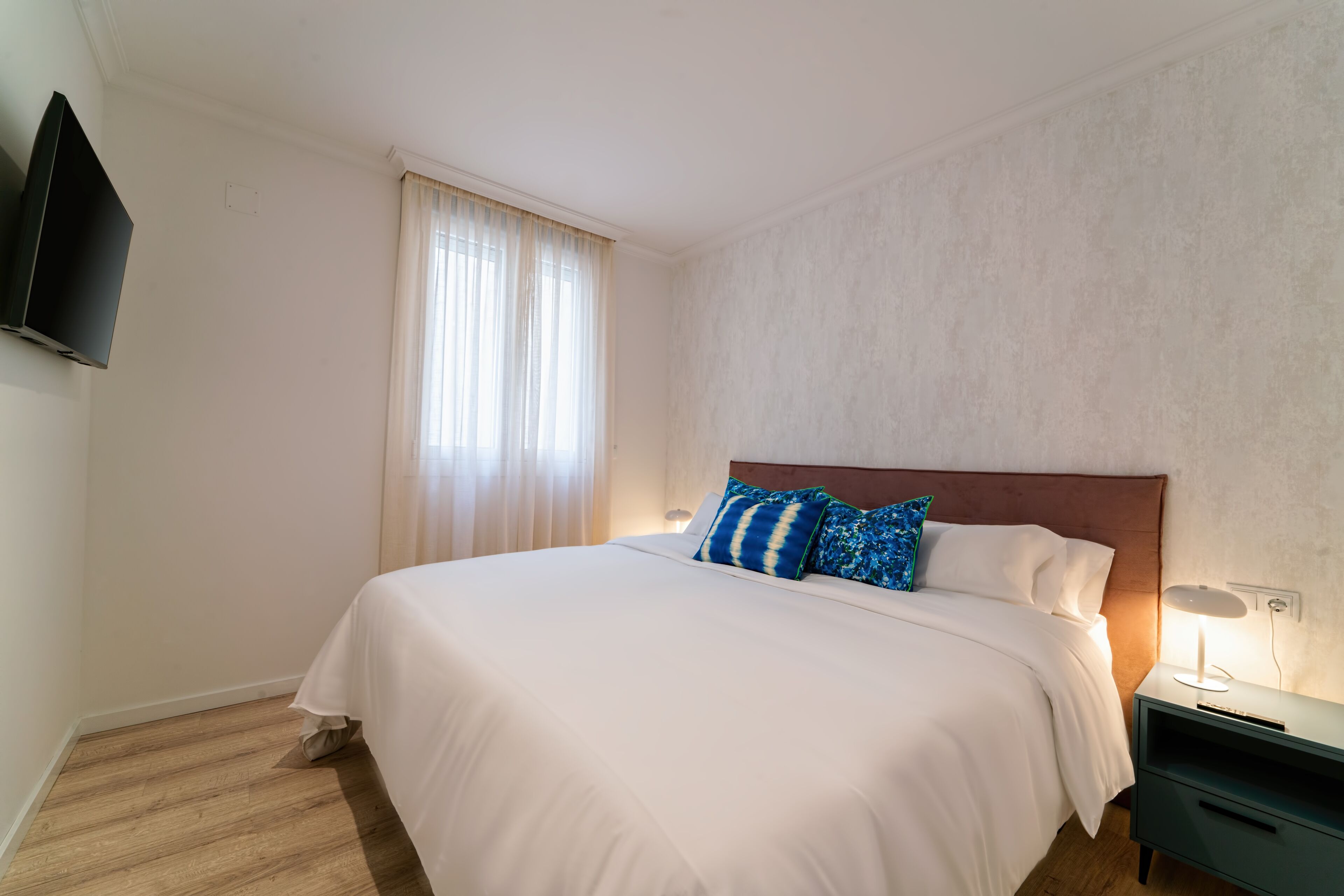 Apartamento Ourense, 2 habitaciones, 2 baños | In-room safe, blackout drapes, soundproofing, iron/ironing board