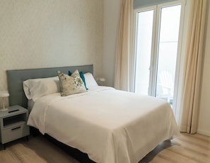 Apartamento Ourense, 2 habitaciones, 3 baños | In-room safe, blackout curtains, iron/ironing board, free WiFi
