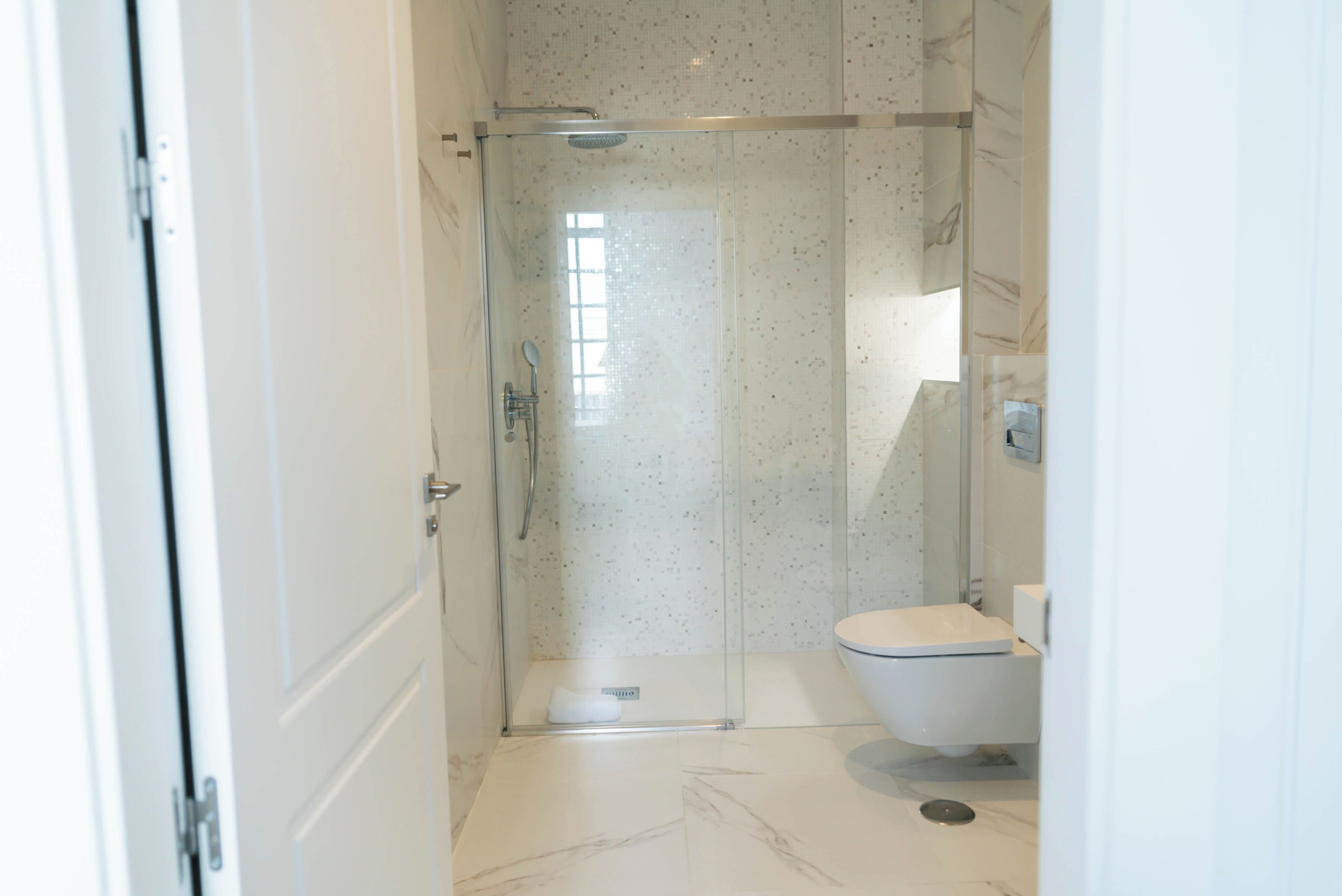 Apartamento Ourense, 2 habitaciones, 3 baños | Bathroom | Shower, hair dryer, towels, soap