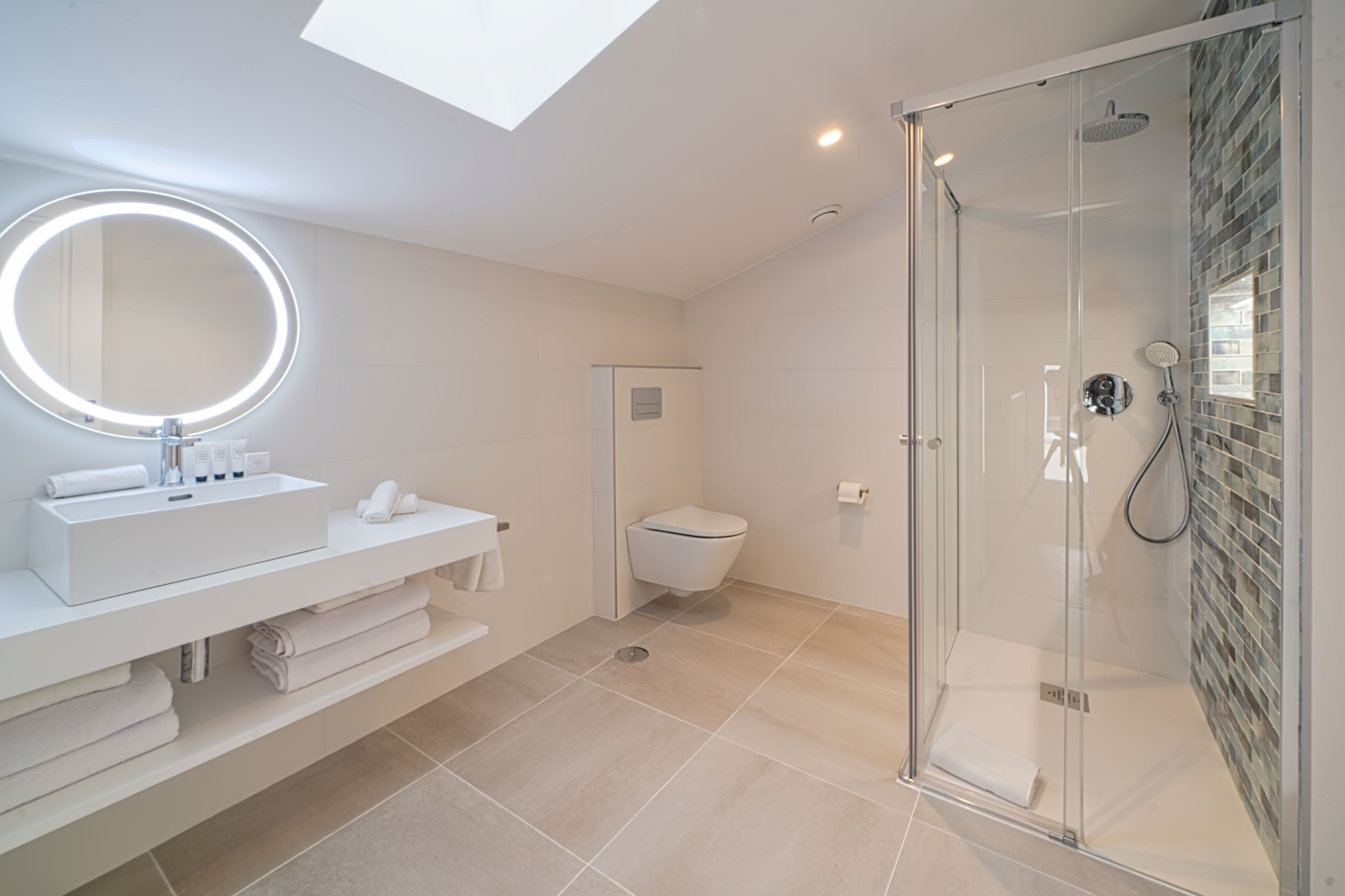Apartamento Ourense, 3 habitaciones, 2 baños + aseo | 浴室 | 淋浴设施、吹风机、毛巾、肥皂