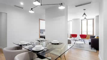 Apartamento Malasaña, 2 habitaciones, 2 baños | Opções para refeição