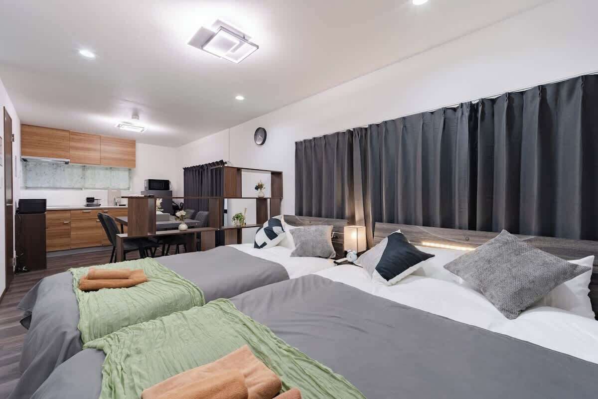 2 bedrooms, iron/ironing board, bed sheets