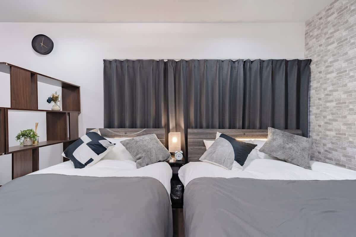 2 bedrooms, iron/ironing board, bed sheets