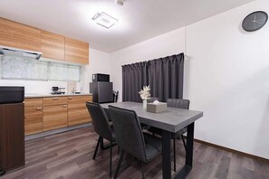 Dining - Narita Access｜Direct to Tokyo｜7min to Station (Yachiyo)