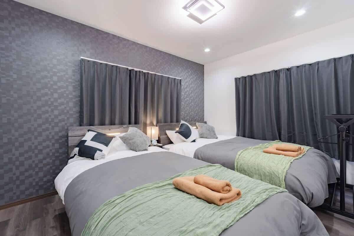 2 chambres, fer et planche à repasser, draps fournis