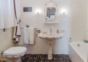 Dusj, hårføner og bidé