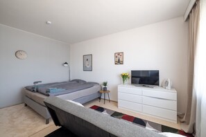 WiFi, bed sheets